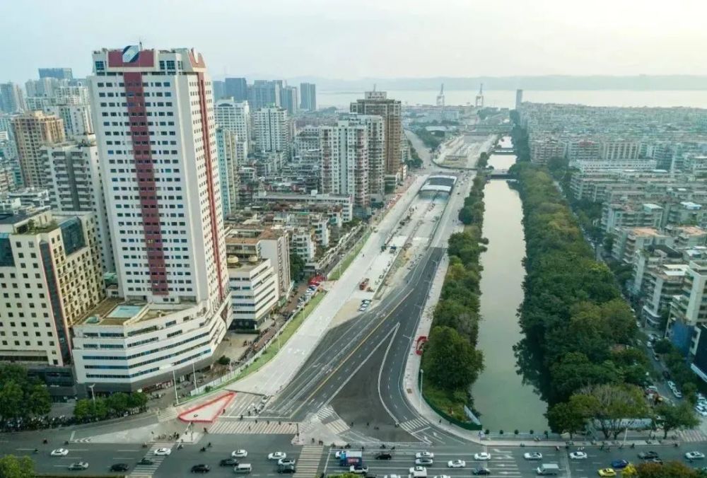 汕頭海灣隧道北岸風塔亮燈