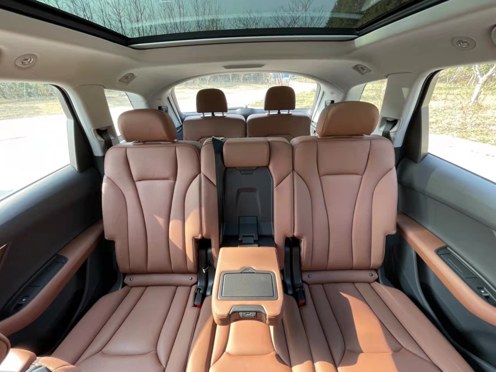 奥迪q7内饰实拍–自成一派的7座suv特别像头等舱休息室