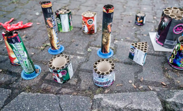 尽管德国今年禁止销售供个人使用的烟花爆竹,但仍有数人在不同事件中