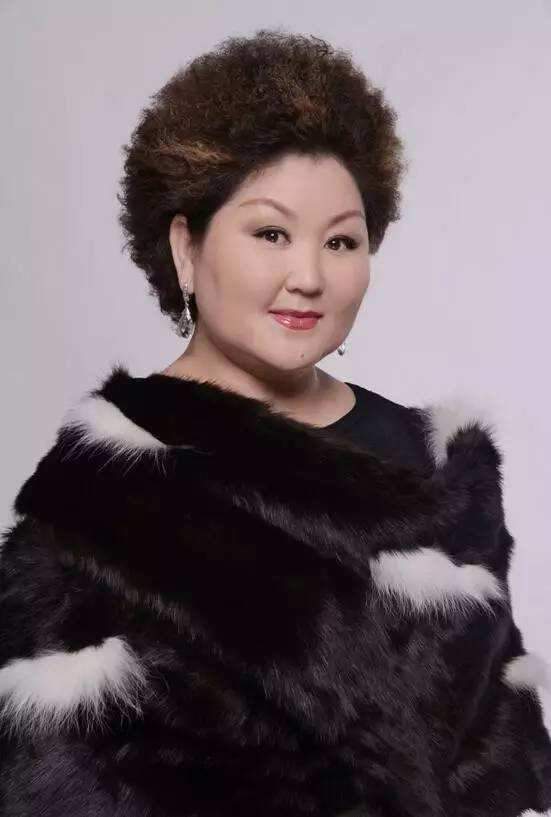 带养子走出悲伤童年,丈夫病逝后孩子们帮她走出悲痛|乌日娜|乌达木