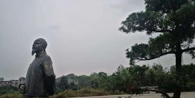 楼上相对应的是绣女楼,王明璠的女儿小时候和稍长大了以后分别居住的