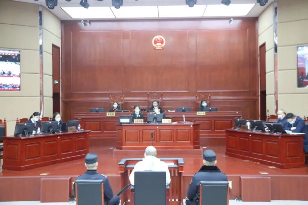 宜宾市公安局原党委委员珙县公安局原局长唐某某受贿案于日前开庭审理
