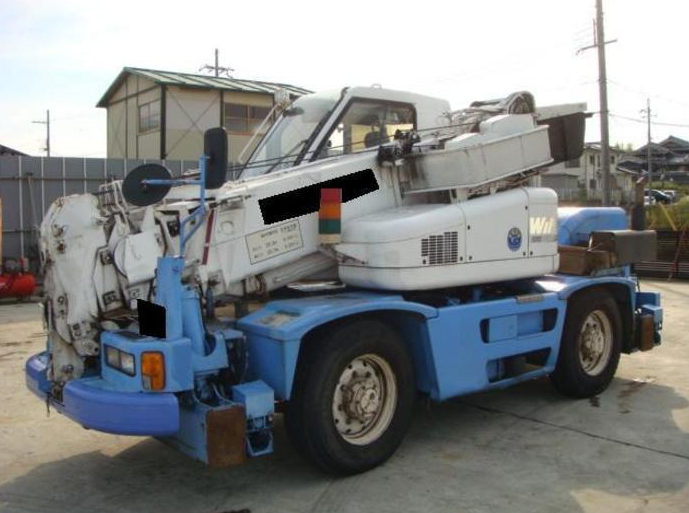 日本常见的紧凑型吊车小松10t越野吊狭窄场地神器