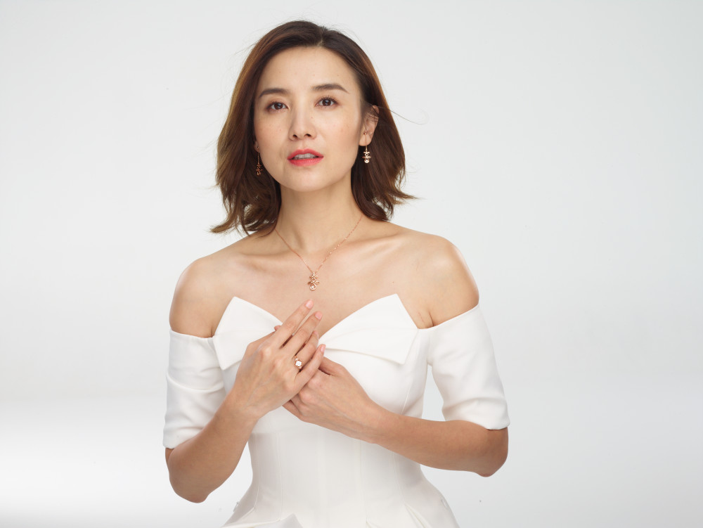 宋佳棚拍未修超清图生图白衣美照