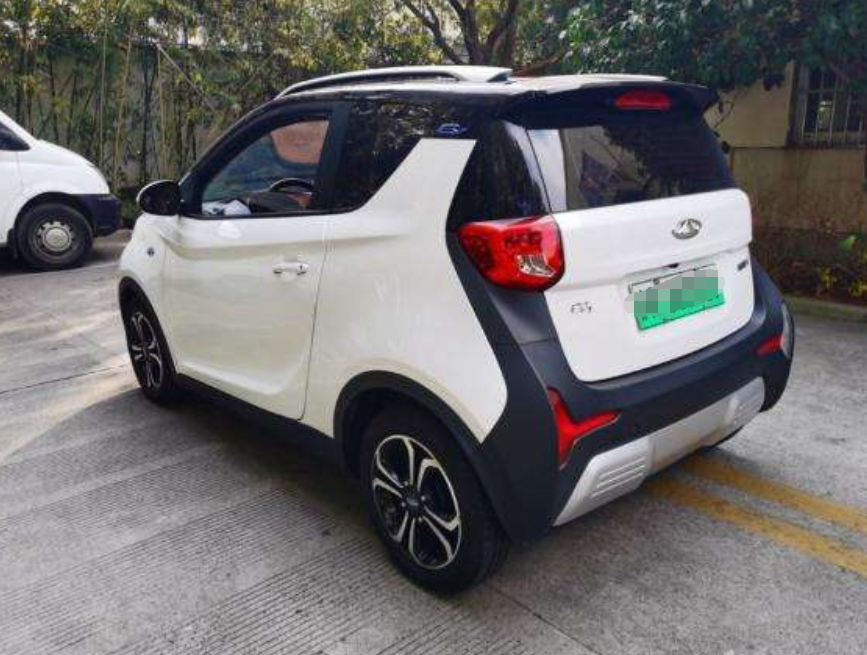 买了一辆江淮iev3,他说当时北京市面上可供选择的电动汽车数量很少