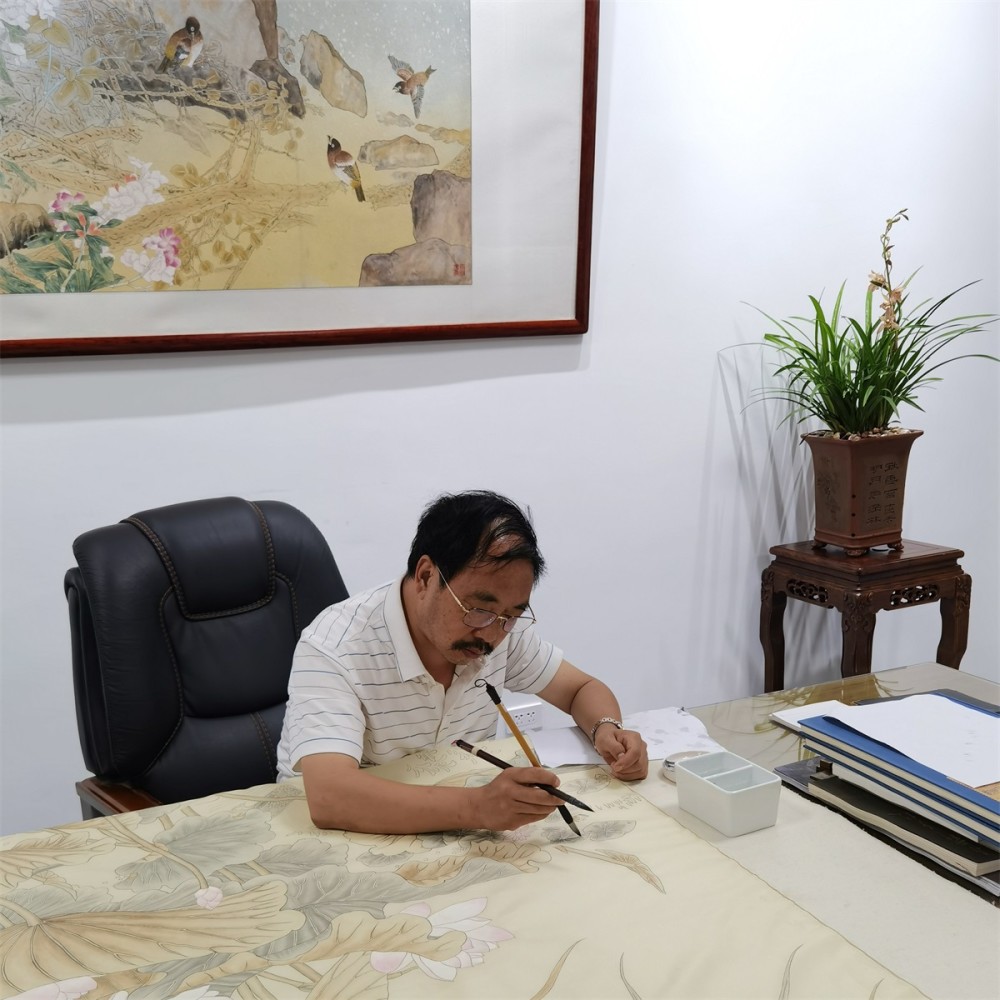 刘辉,男,汉族,1960年10月生,中国电力美协会员,云南省美术家协会会员