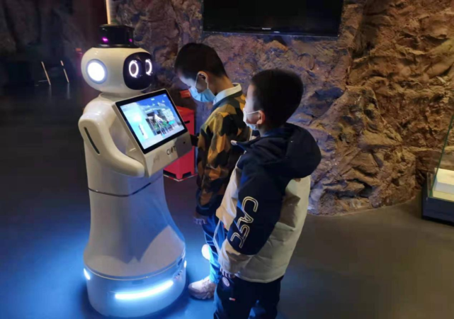 萌新驾到,机器人讲解员"入职"河套文化博物院