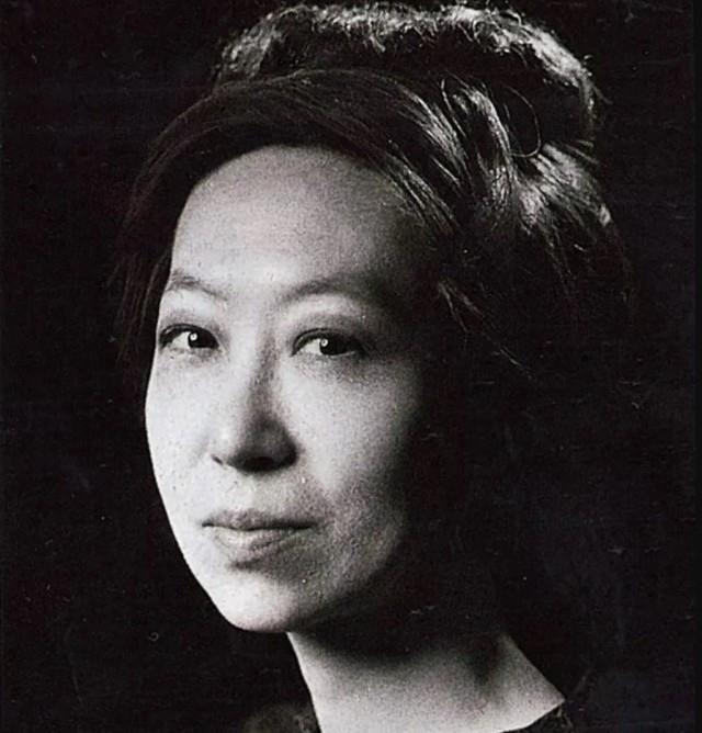 张爱玲伺候老男人11年落得人财两空晚年因蚤患3年搬家180次