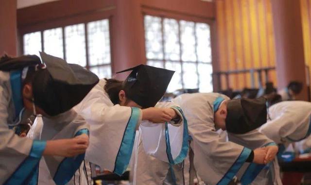 古代的礼仪中九拜具体是怎么回事呢