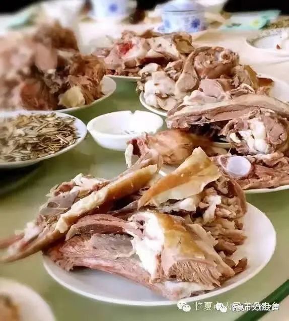 冬天的羖鹿肉是临夏人的最爱"冰茬羖鹿草芽鸡,在一向对美食分外挑剔