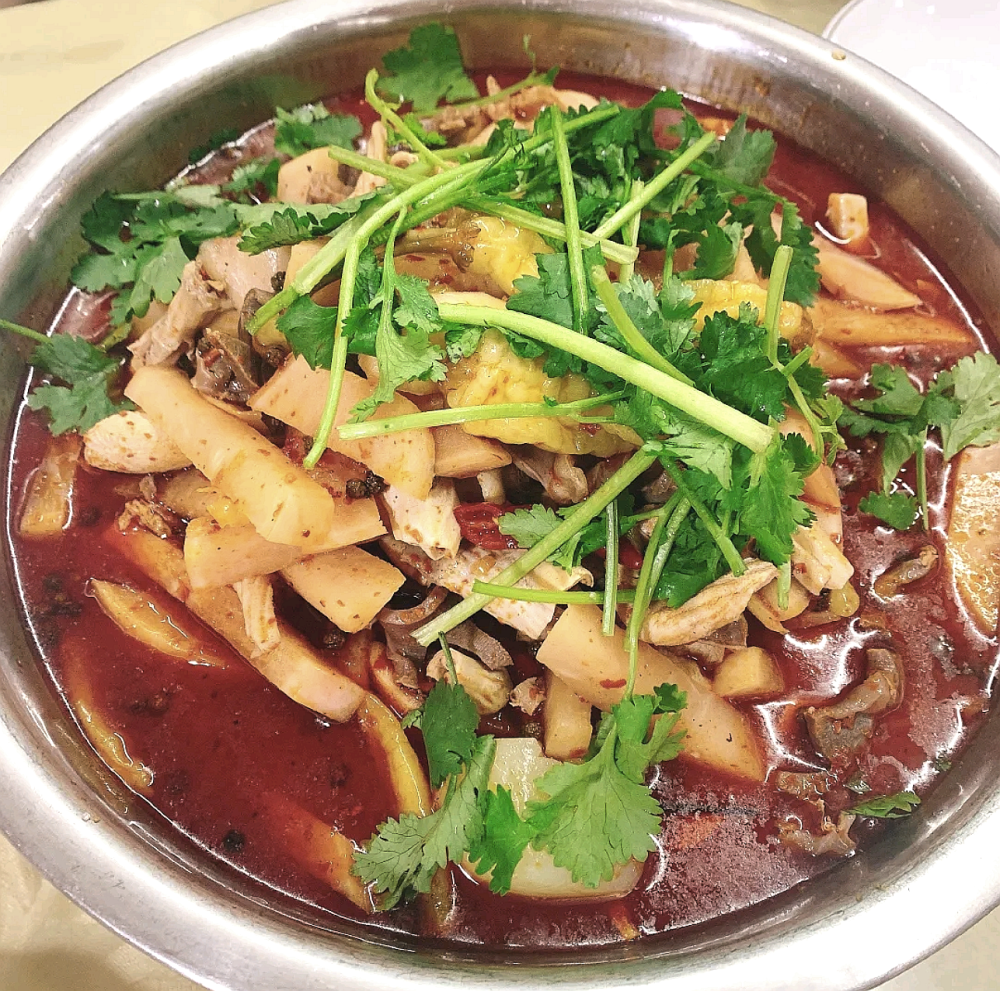 令人失望的"网红",成都某酸萝卜鸡杂,真实味道寡淡,浪得虚名
