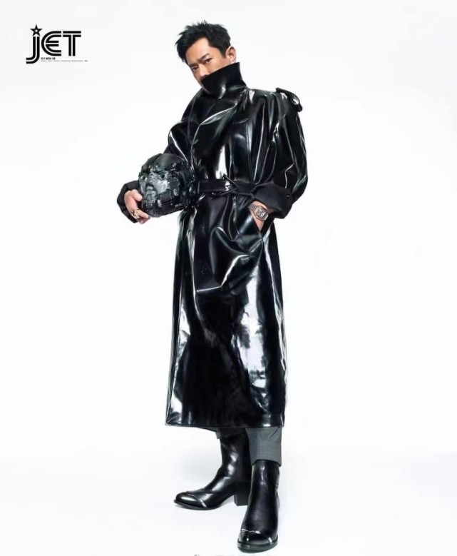 51岁古天乐穿黑色皮衣好帅豹子戒指抢镜网友这次发型对了