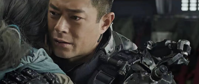 51岁古天乐穿黑色皮衣好帅豹子戒指抢镜网友这次发型对了