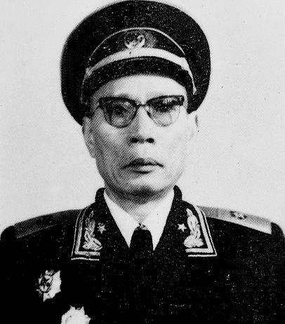 位,包括上将韦国清,中将韦杰,覃健,冼恒汉,少将黄惠良,黄新友,覃士冕