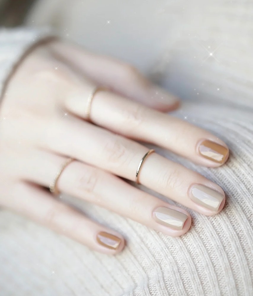 太妃糖燕麦色温柔暖冬美甲配色