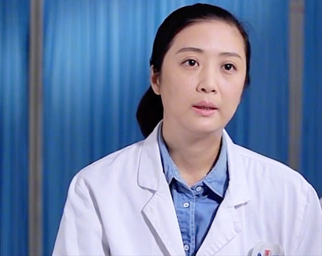 王青阳母亲流下了后悔的泪水,带着哭腔对大家说道