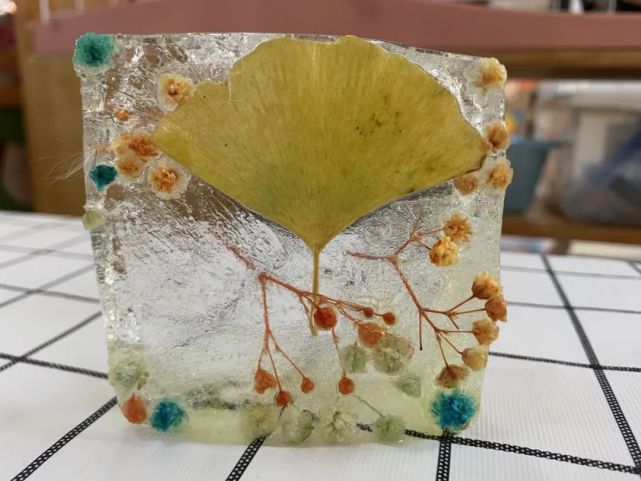 好看的冰挂用它们来装饰幼儿园吧!