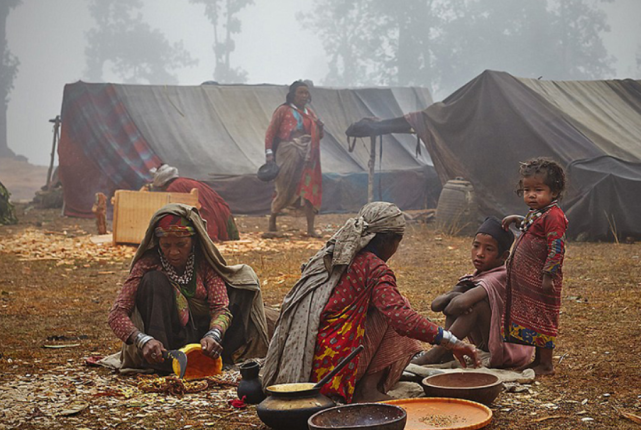 被抛弃200多年的达曼人,成功加入中国后,家家户户悬挂红旗