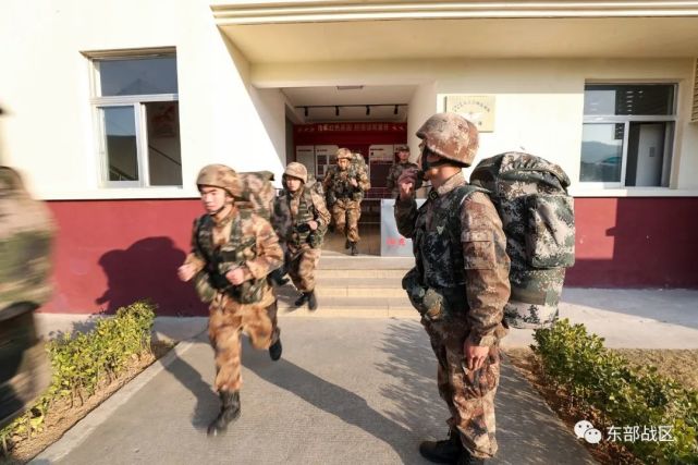 元旦假期紧急集合哨突然吹响