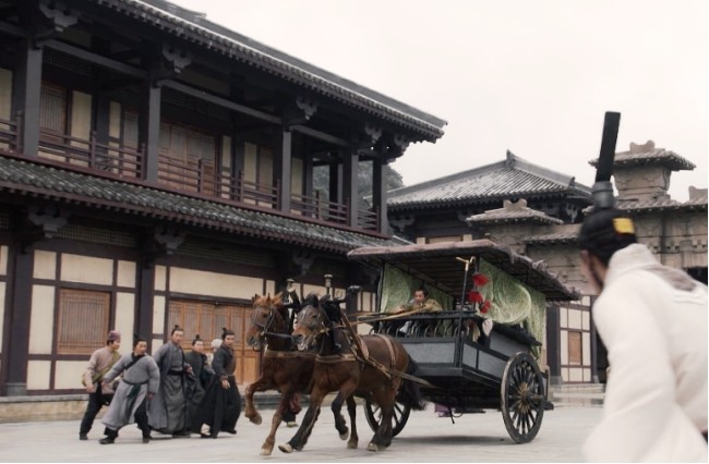 图片:马车在城市内高速行驶剧照在唐代的时候,我国著名的"封建五刑"