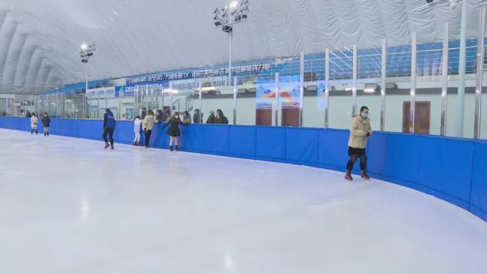 石家庄体育馆滑冰场图片