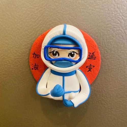 女子用泡泡泥捏制"最美医务人员"卡通形象,网友直呼:萌翻了