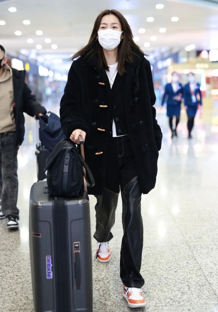 刘雯的冬季穿搭简约大方看不够