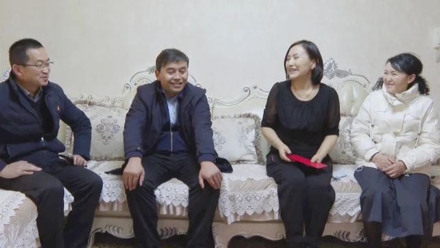 特克斯县党政领导新年元旦送真情慰问暖人心