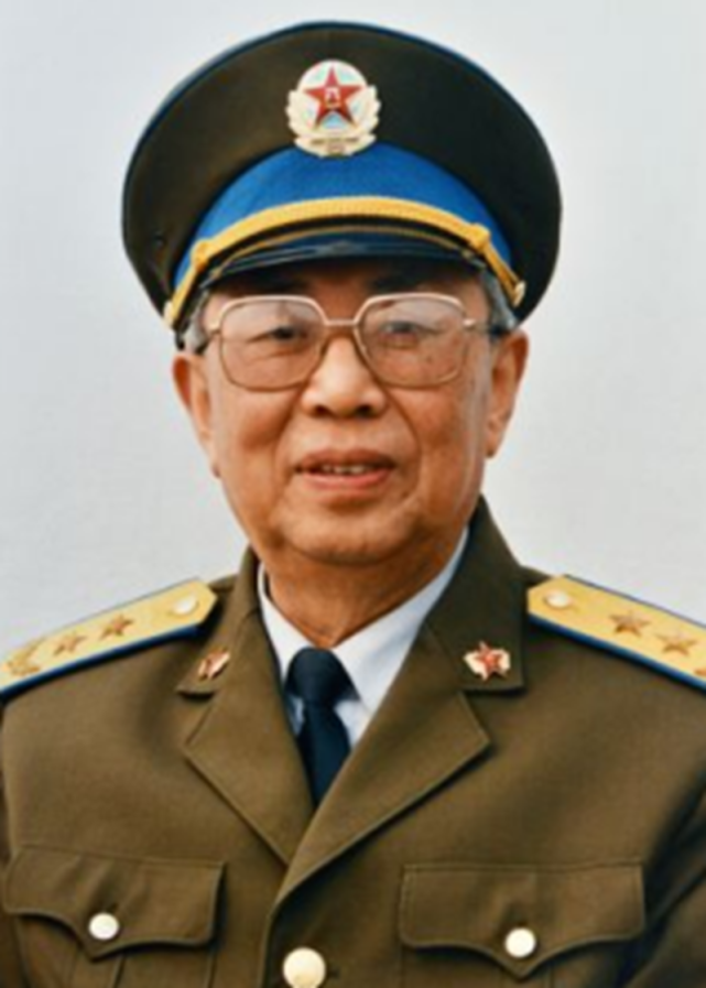 成都军区空军的首任司令员被免职,政委继续身居要职,63岁升中将