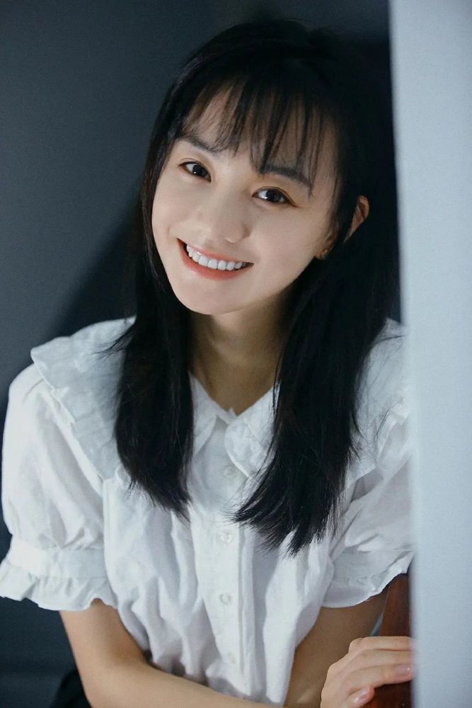 浪漫甜美的宝藏女孩胡意旋