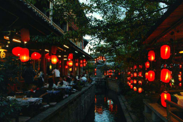 丽江酒吧的歌曲排行榜_丽江纳西音乐困境:酒吧街音响盖过本土歌声