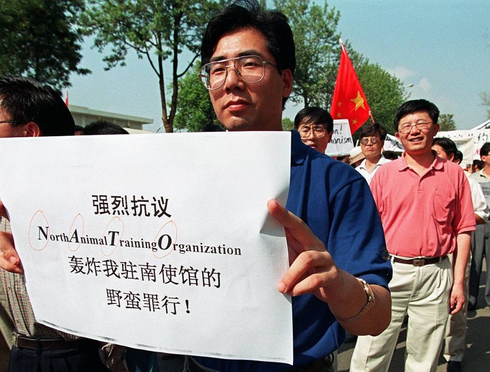 我国驻南联盟大使馆21年前遭美突然轰炸,当时没反击,现在看很明智