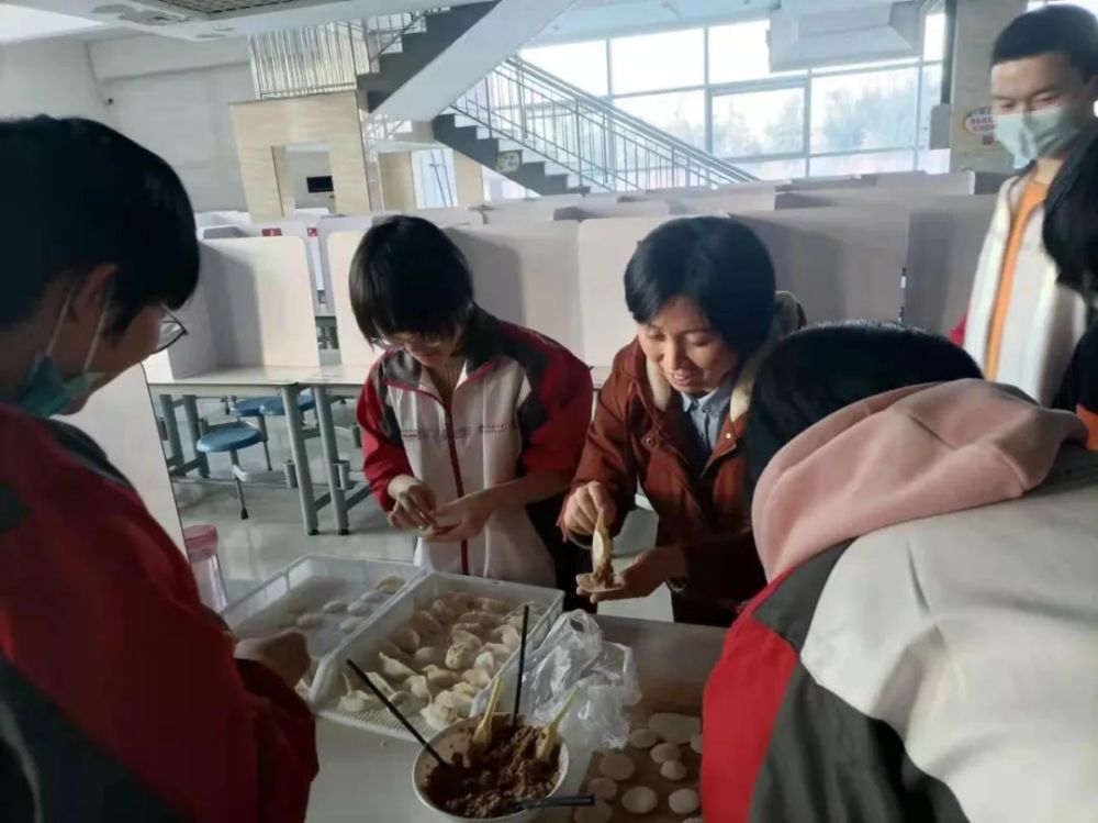 辛集中学举办2022年元旦联欢活动