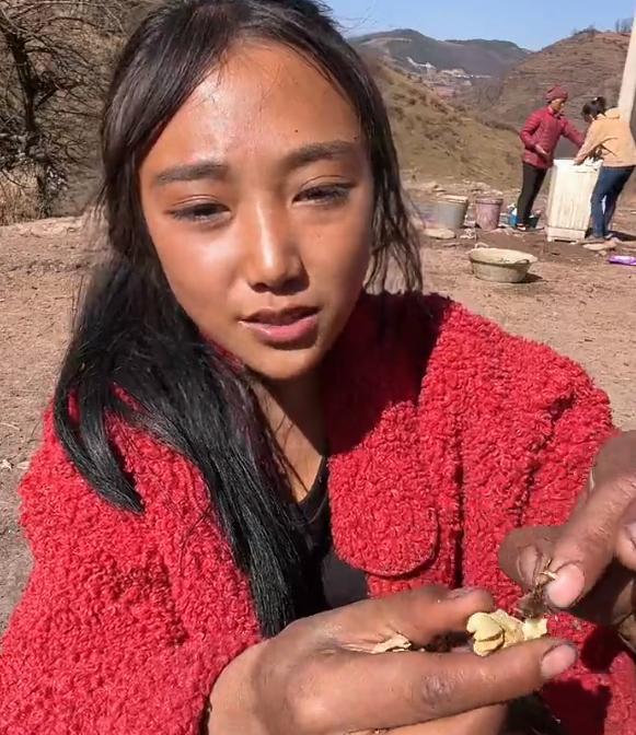 凉山孟阳人设凉了靠卖惨哭穷吸粉百万村姑摇身成名媛