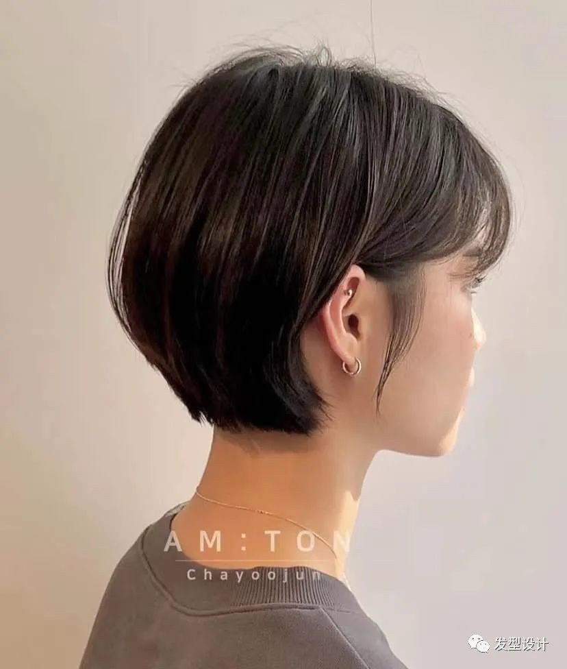 秋冬也适合剪的挂耳短发,剪了短发让你看起来年轻又充满活力,身高也能