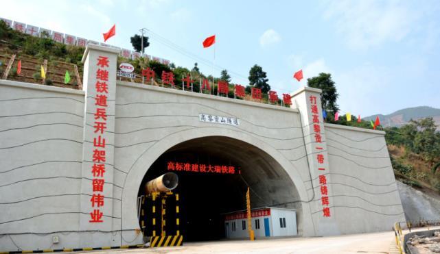 值得骄傲中国花费了9年的时间才打通10公里长的隧道