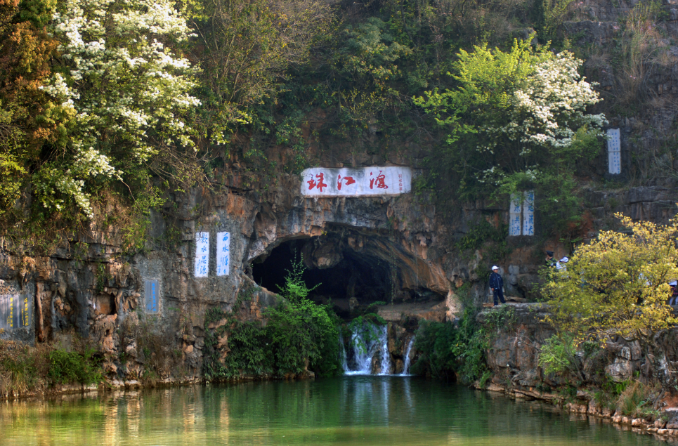 盈盈珠江源流淌着爨文化的辉煌张建刚