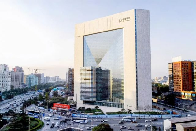 原来,丁书苗到了北京之后,便在东城区苍南胡同十四号院的天荣宾馆租住