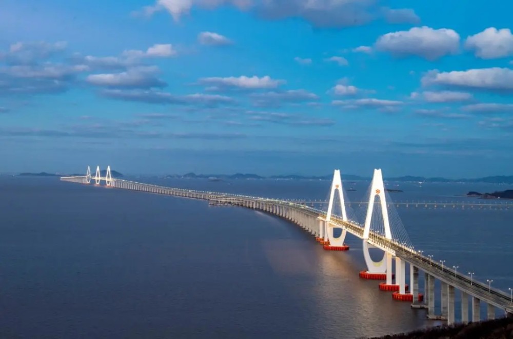 人民日报头版新闻联播报道舟岱大桥跨越沧海世代梦想照进现实