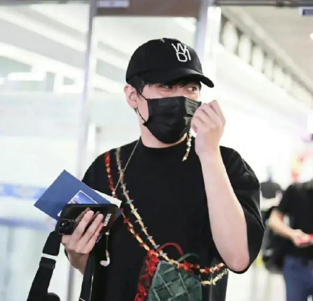 开年就出两大瓜德云社一夜变瓜田