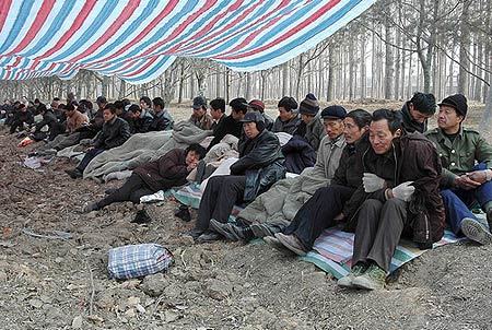 年底再遇农民工极端讨薪为啥不走正路农民工说出心声