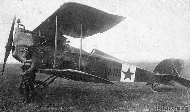 105年前 奥匈帝国第一款国产战斗机首飞 采用六边形"小丑"迷彩_腾讯
