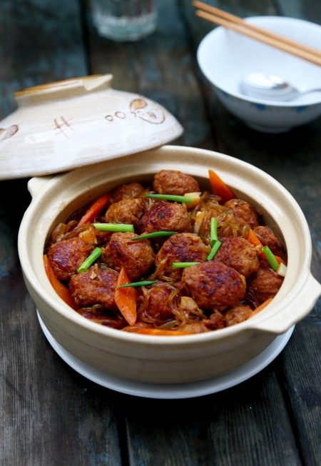 天冷了就爱热呼的砂锅丸子煲