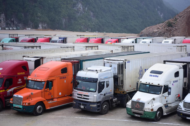 7万例,2945辆卡车滞留边境,越南呼吁中国开放口岸 