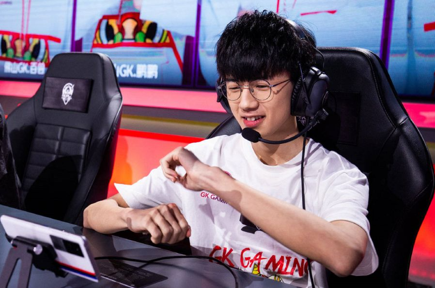 巅峰赛第一人梦岚又打上2700可gk还能等到梦岚回归吗