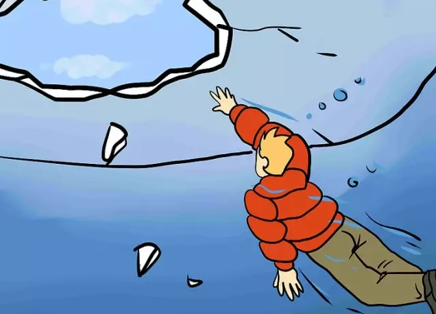 惊险承德一男子不慎掉入冰窟窿危急时刻