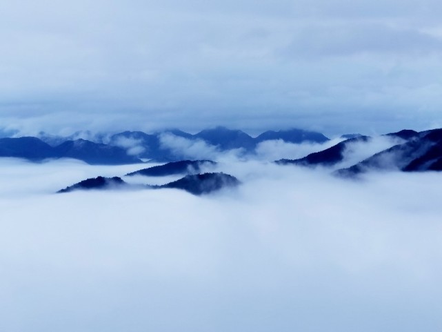 云雾缭绕宛如仙境