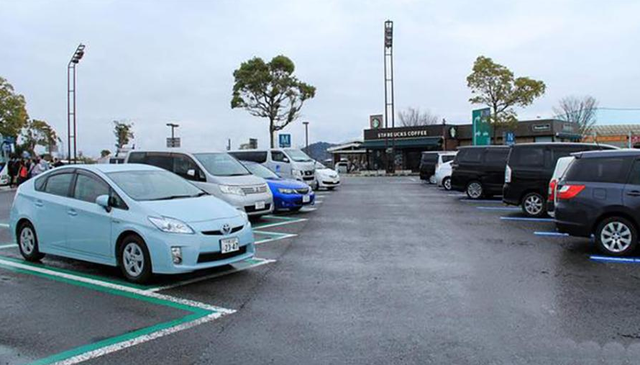 日本的停车位有多牛8层能停8辆车长得像摩天轮