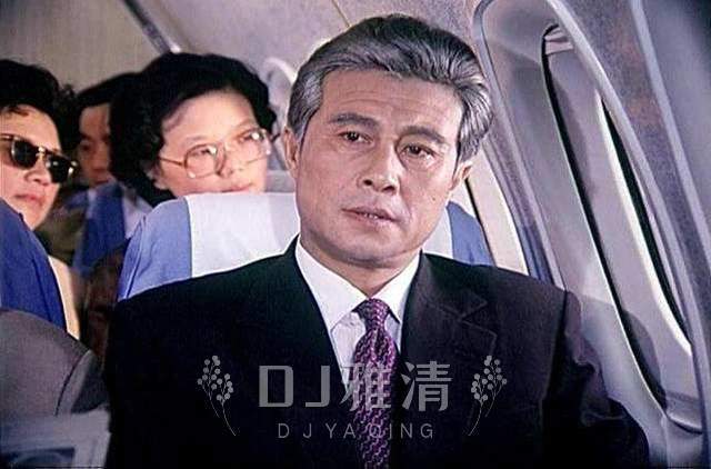 王心刚90岁了老艺术家近照曝光精神矍铄更添儒雅昔日男神依然帅气