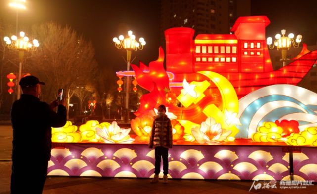 乌鲁木齐人民广场花灯图片